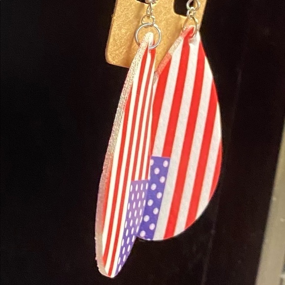 NEW LEATHER TEARDROP EARRINGS RED, WHITE, BLUE USA AMERICA FLAG - Picture 4 of 4